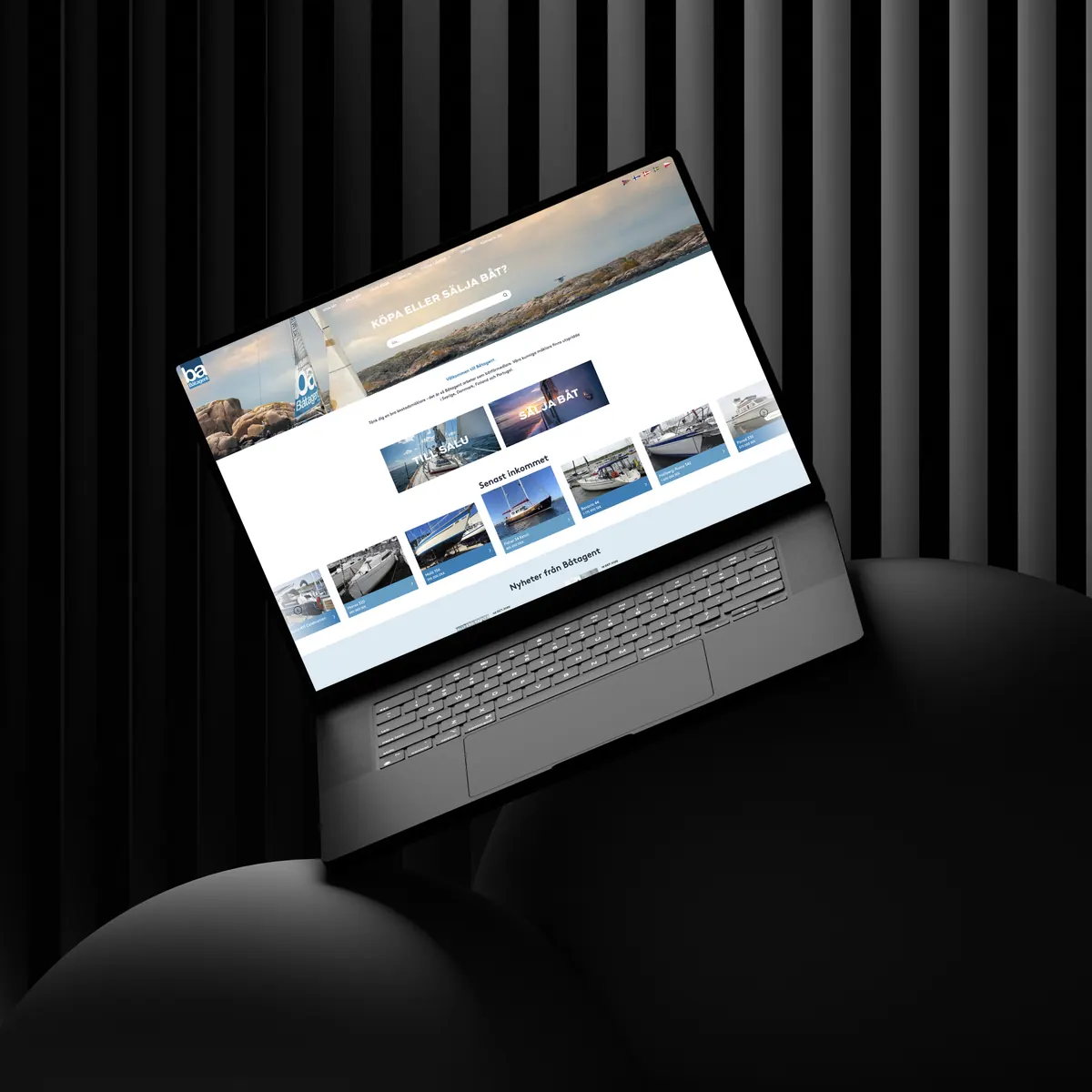 Båtagent på en laptop