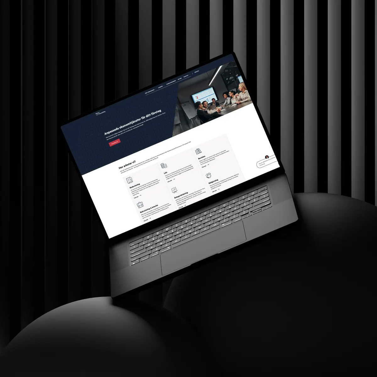 Klara Consulting på en laptop